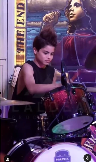 Milan Piqué debutó con su banda de rock. 