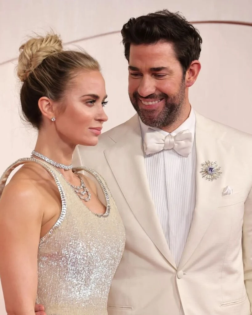 Emily Blunt con su vestido de Schiaparelli