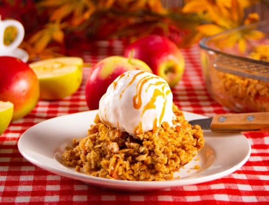 Crumble de manzanas: la receta en 3 pasos de Jimena Monteverde