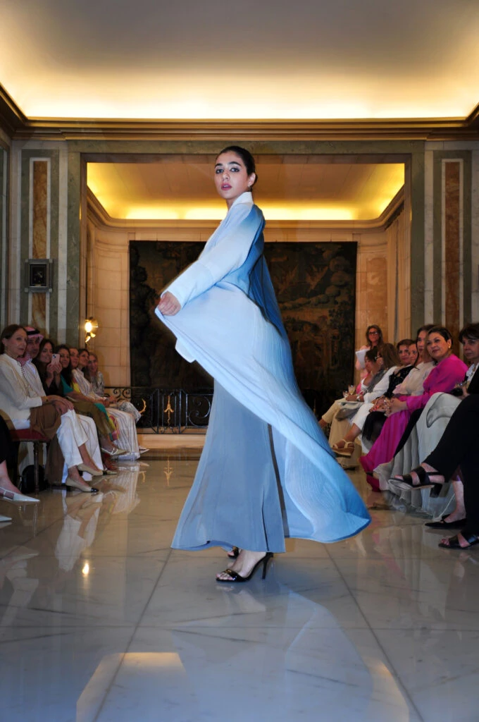 La moda femenina saudí entre el pasado y el presente: las fotos del evento en la embajada del Reino de Arabia Saudita