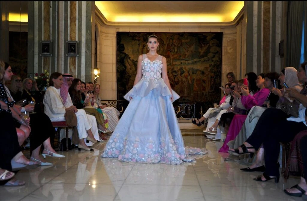 La moda femenina saudí entre el pasado y el presente: las fotos del evento en la embajada del Reino de Arabia Saudita