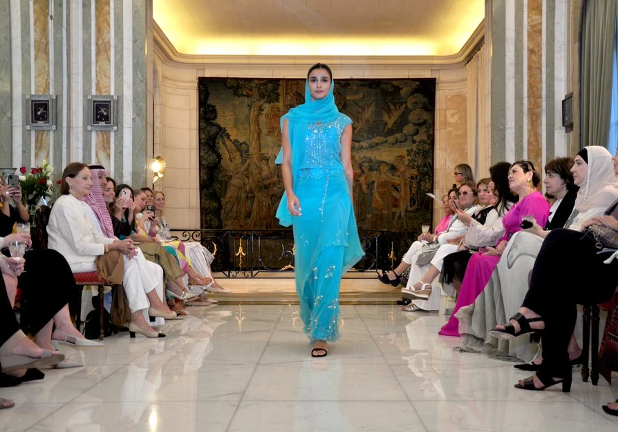 La moda femenina saudí entre el pasado y el presente: las fotos del evento en la embajada del Reino de Arabia Saudita