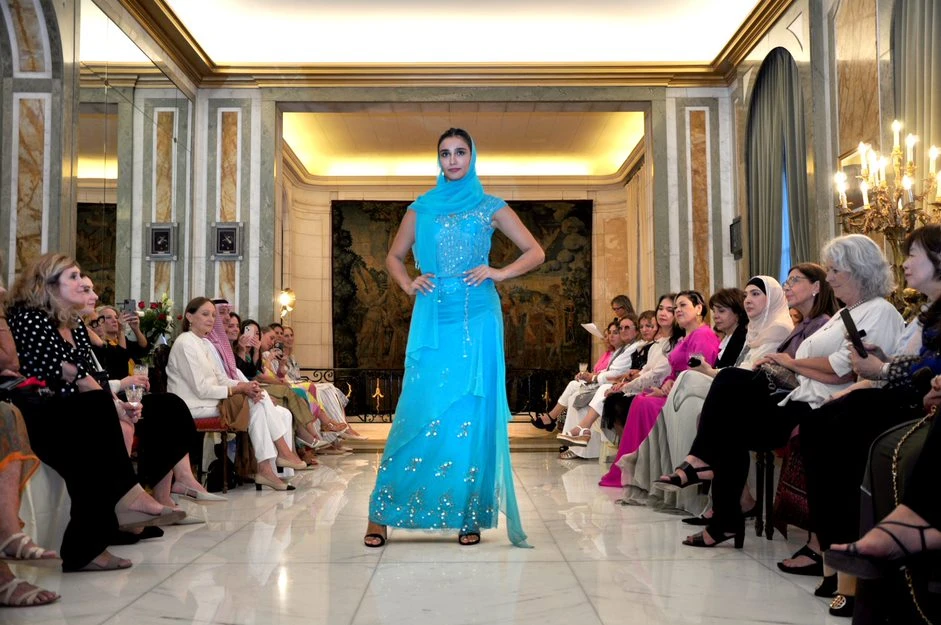 La moda femenina saudí entre el pasado y el presente: las fotos del evento en la embajada del Reino de Arabia Saudita