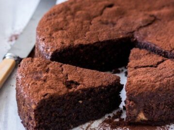 La receta de la torta de chocolate sin harina, sin azúcar, sin horno y con dos ingredientes