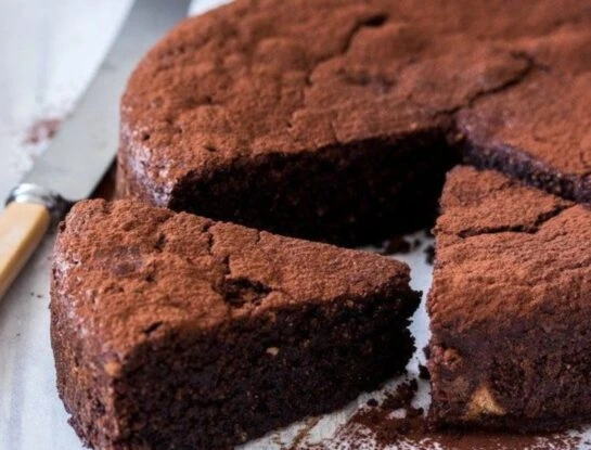 La receta de la torta de chocolate sin harina, azúcar, ni horno y con dos ingredientes