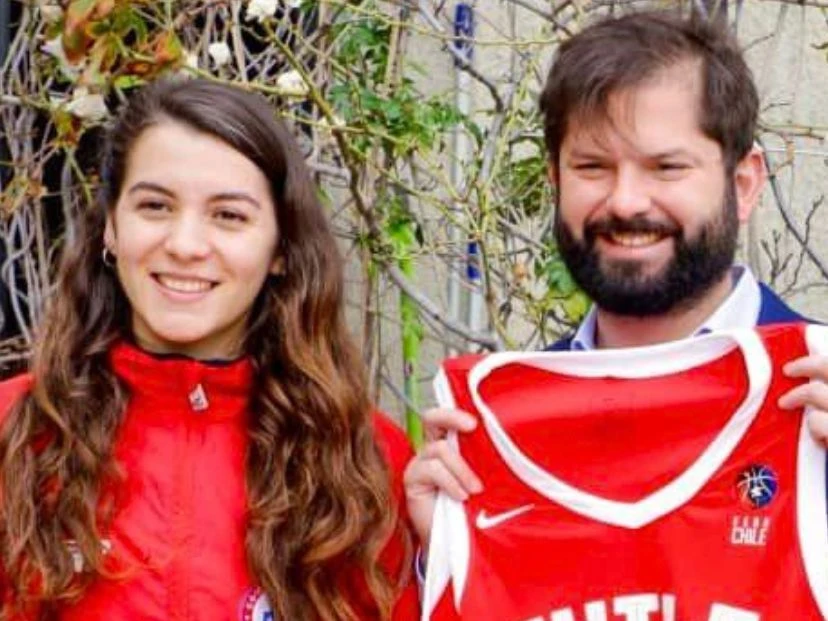 Quién es Paula Carrasco, la supuesta nueva novia de Gabriel Boric, el presidente de Chile foto: facebook