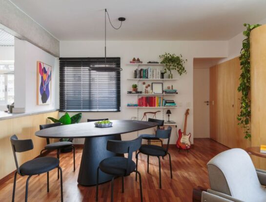 Así se diseñó un departamento amplio y abierto con un mix de texturas