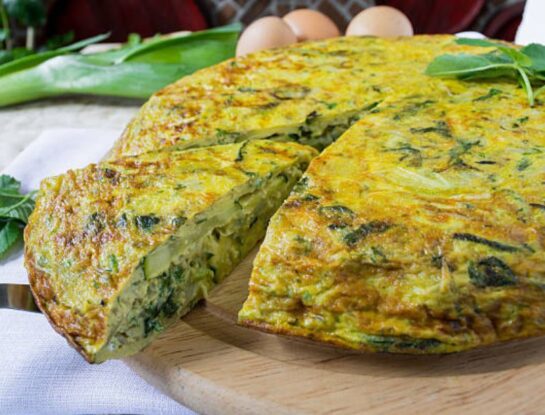 La receta de la tortilla de arroz rellena de espinaca de Jimena Monteverde