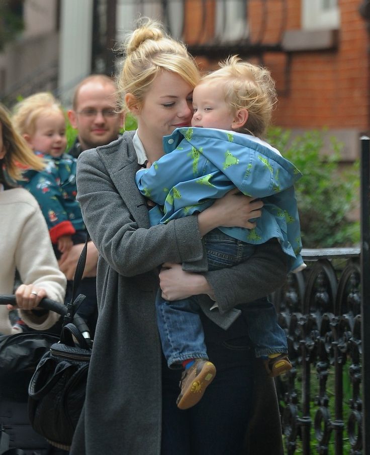 Así luce Louise, la pequeña hija de Emma Stone, a la que mencionó en