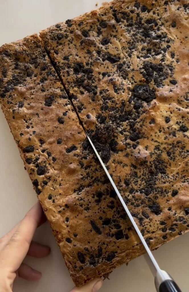 Esta es la receta más original para hacer brownies. Foto: Instagram.