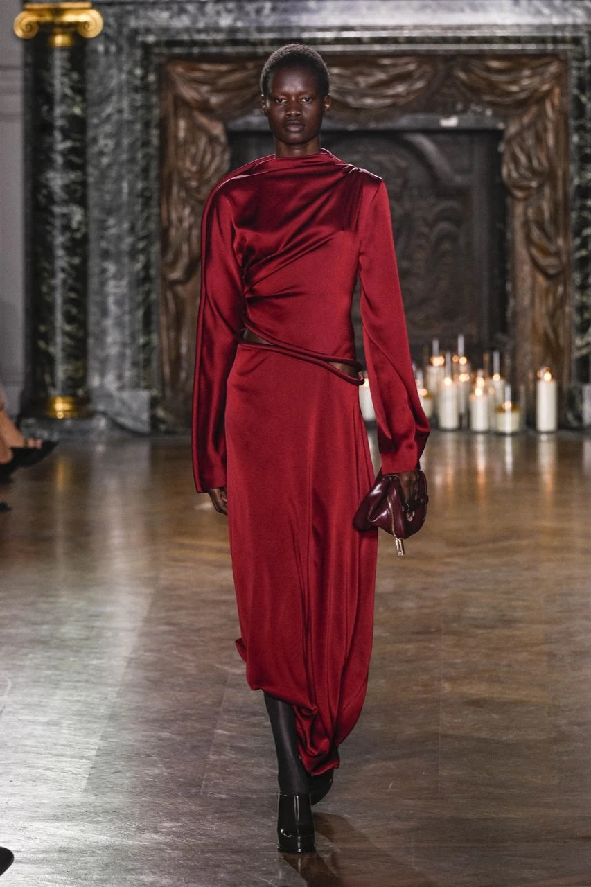 Victoria Beckham otoño invierno 2024/25