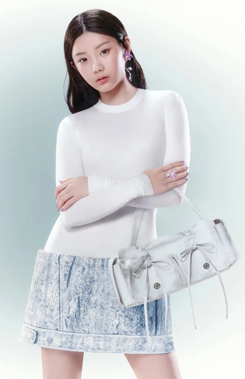 K-Pop ILLIT en Acne Studios SS24