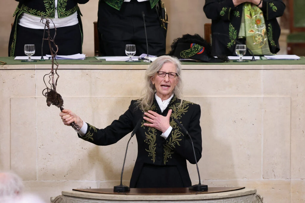 Anna Wintour marcó tendencia en un evento en París