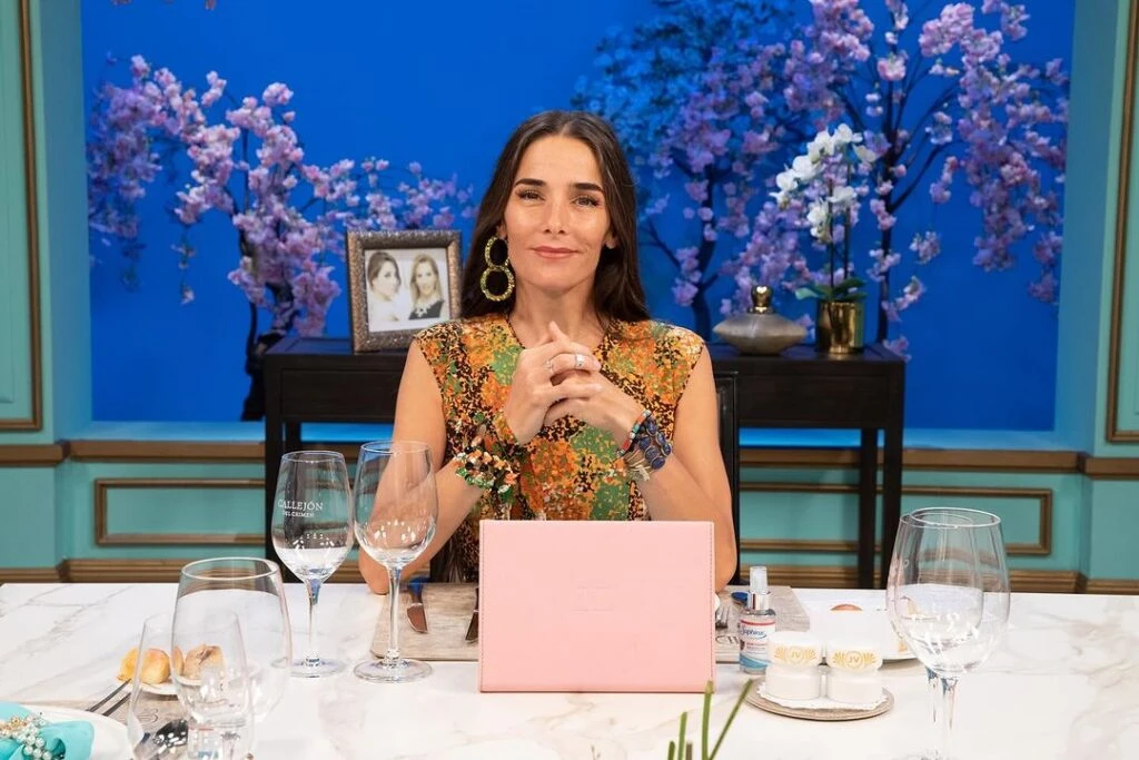 El look de Juana Viale en la mesaza