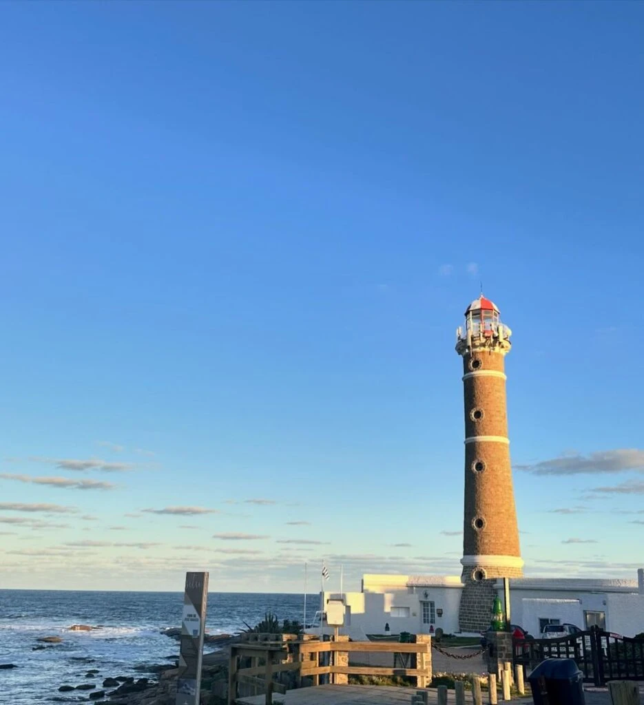 Las fotos de Nicole Neumann en la playa: así le dio la bienvenida a su último trimestre de embarazo