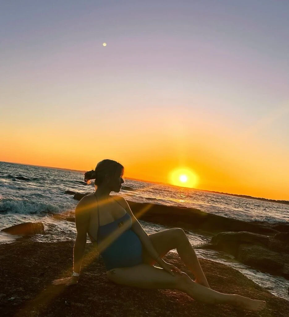 Las fotos de Nicole Neumann en la playa: así le dio la bienvenida a su último trimestre de embarazo