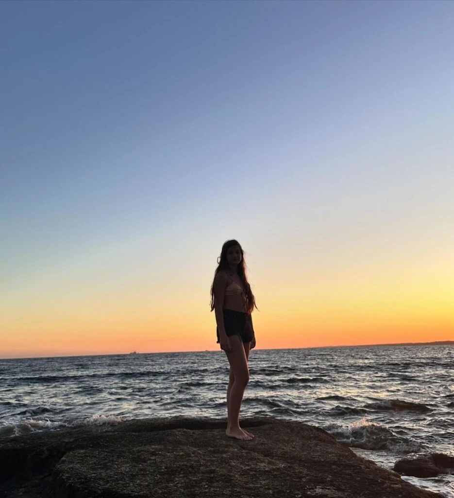 Las fotos de Nicole Neumann en la playa: así le dio la bienvenida a su último trimestre de embarazo