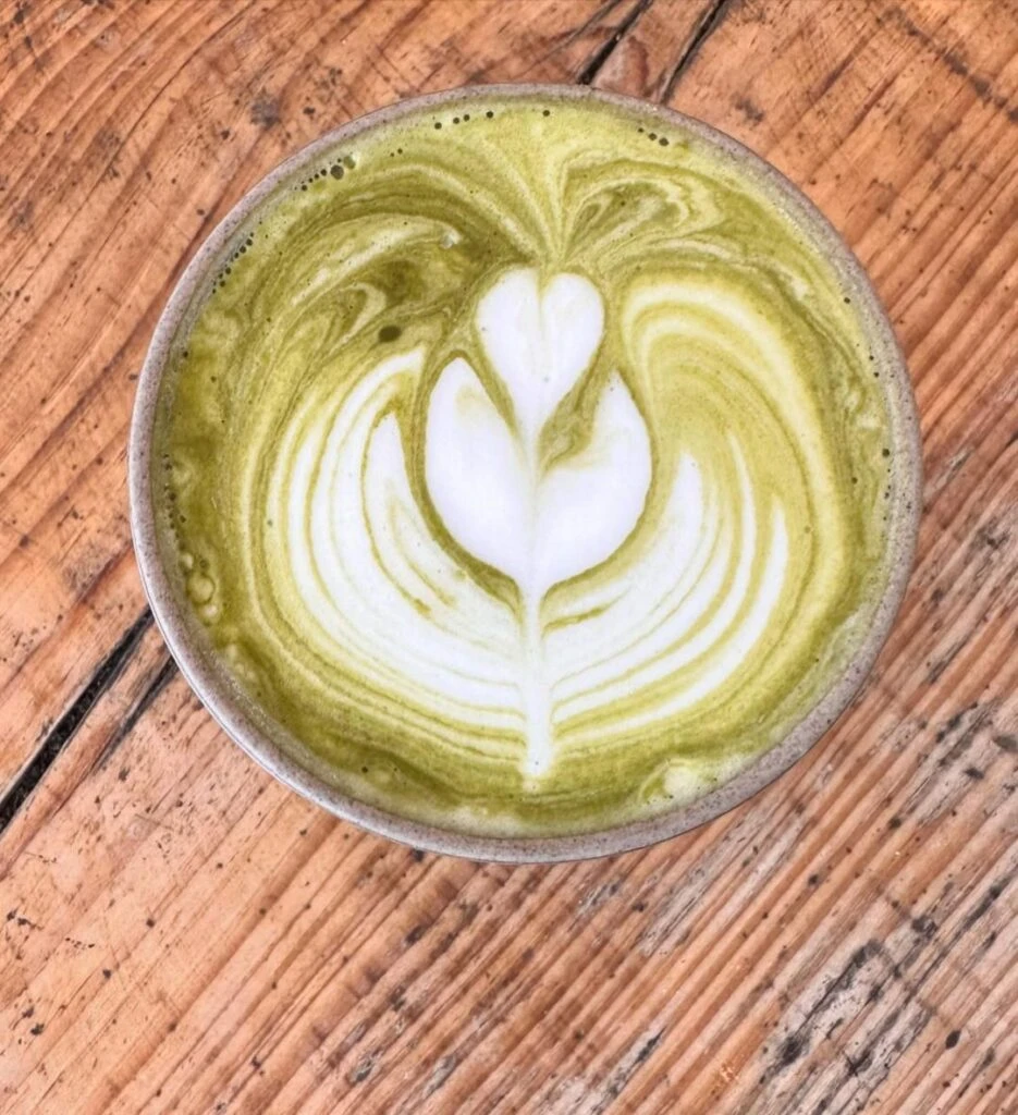 Las fotos de Nicole Neumann en la playa: así le dio la bienvenida a su último trimestre de embarazo