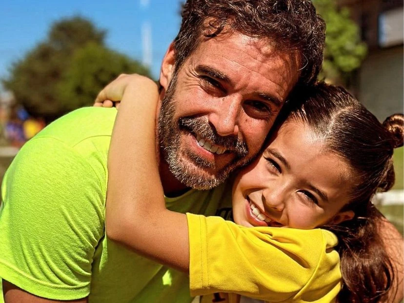 Nicolás Cabré y su hija Rufina