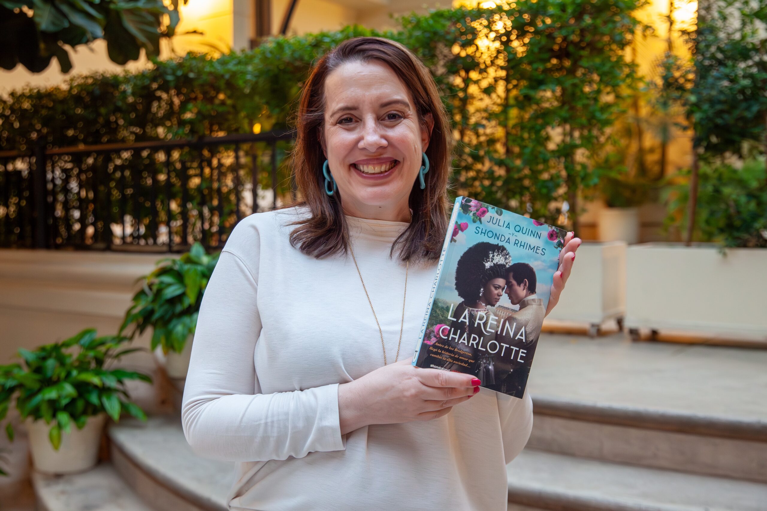 Julia Quinn: "Tengo, al menos, un libro en el que todos los problemas se podrían haber resuelto con una llamada telefónica"