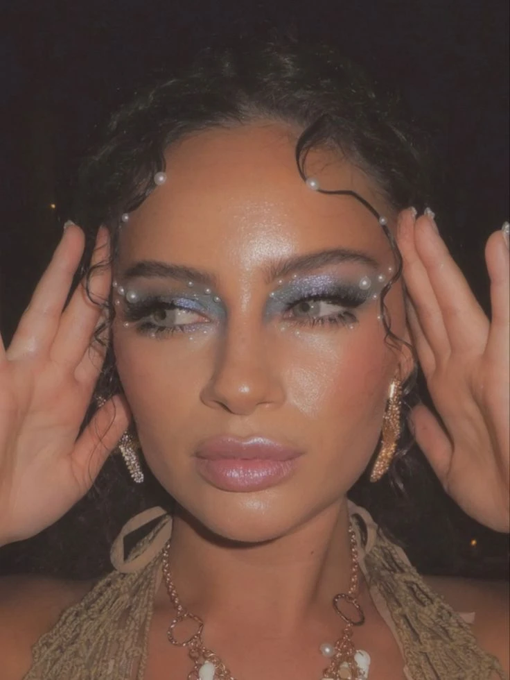 Cómo llevar un make up mermaidcore que es tendencia en la generación Z 