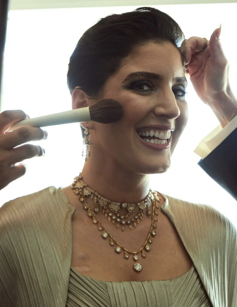 Suleika Jaouad y su vestido diseñado por Angelina Jolie. Foto: Instagram. 