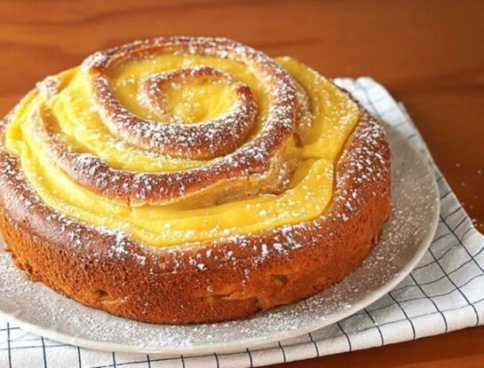 Torta con crema pastelera: la receta de Estefi Colombo alternativa a la rosca de Pascuas