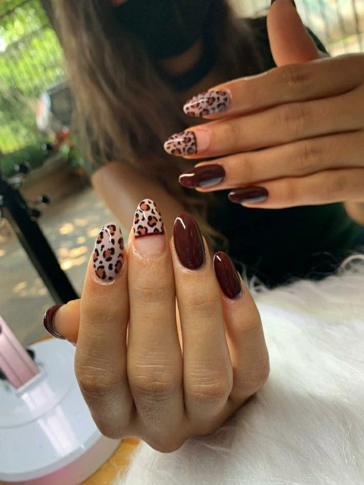 Cómo llevar el nail art animal print, que marca tendencia en el street style