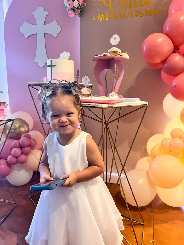 Las fotos de bautismo de Charo, la hija de Débora D'Amato.