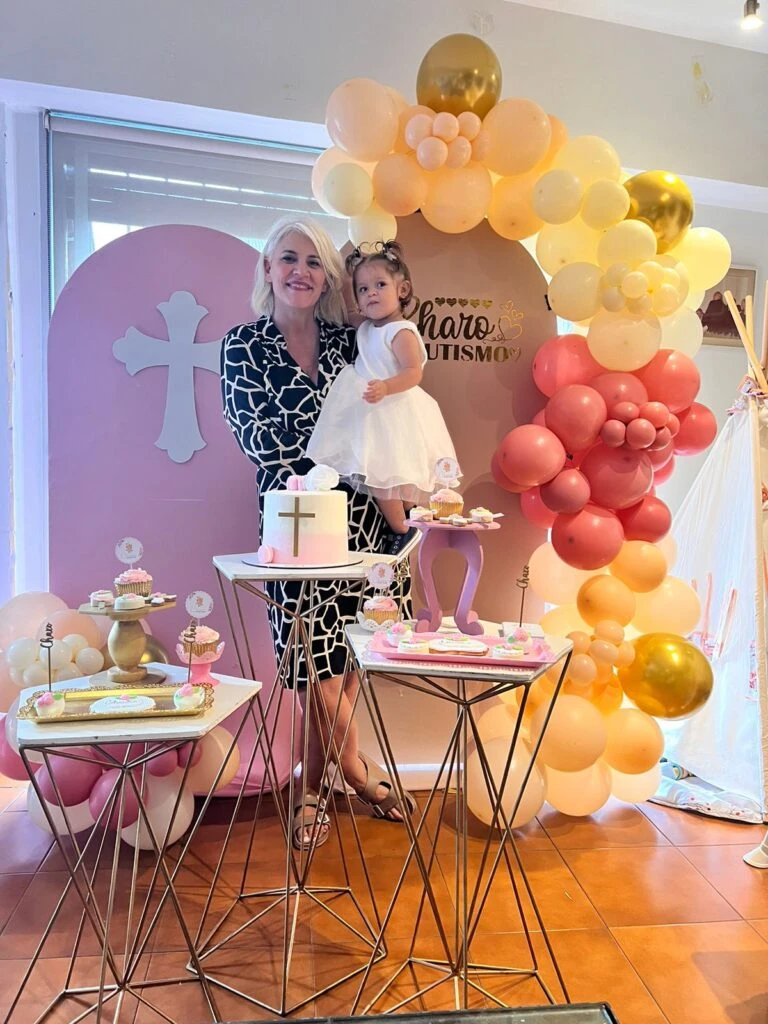 Las fotos de bautismo de Charo, la hija de Débora D'Amato.