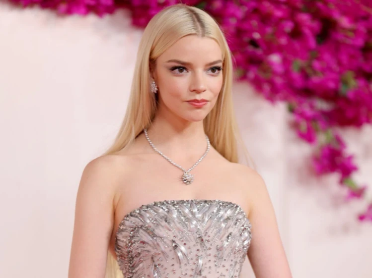 Oscars 2024: Anya Taylor Joy impactó en la alfombra roja