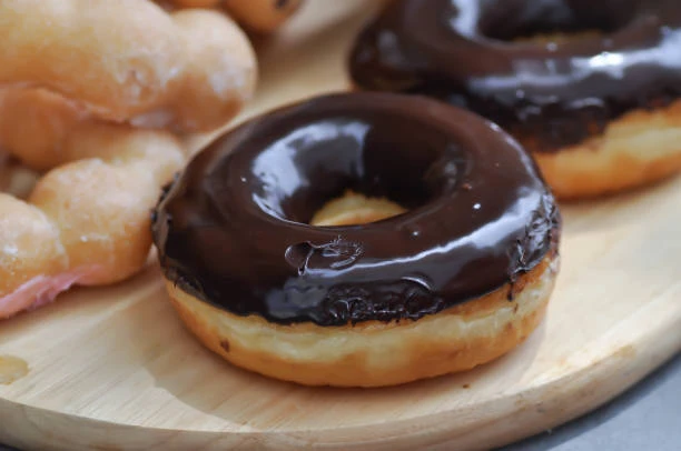 Donas bañadas en chocolate: la receta ideal para un día de lluvia