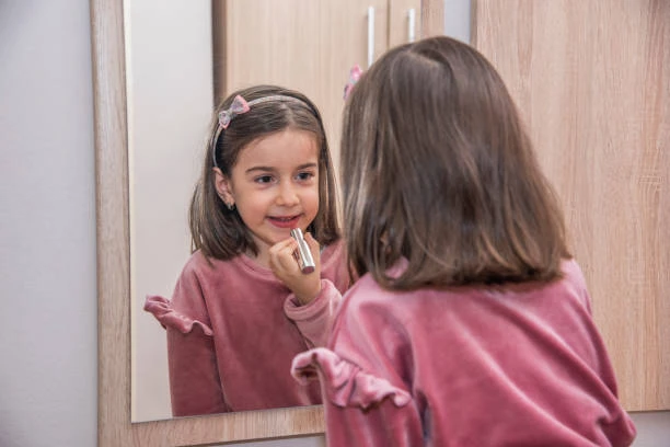 Qué es la cosmeticorexia, la nueva obsesión de las niñas por verse perfectas