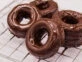 Donas bañadas en chocolate: la receta ideal para un día de lluvia
