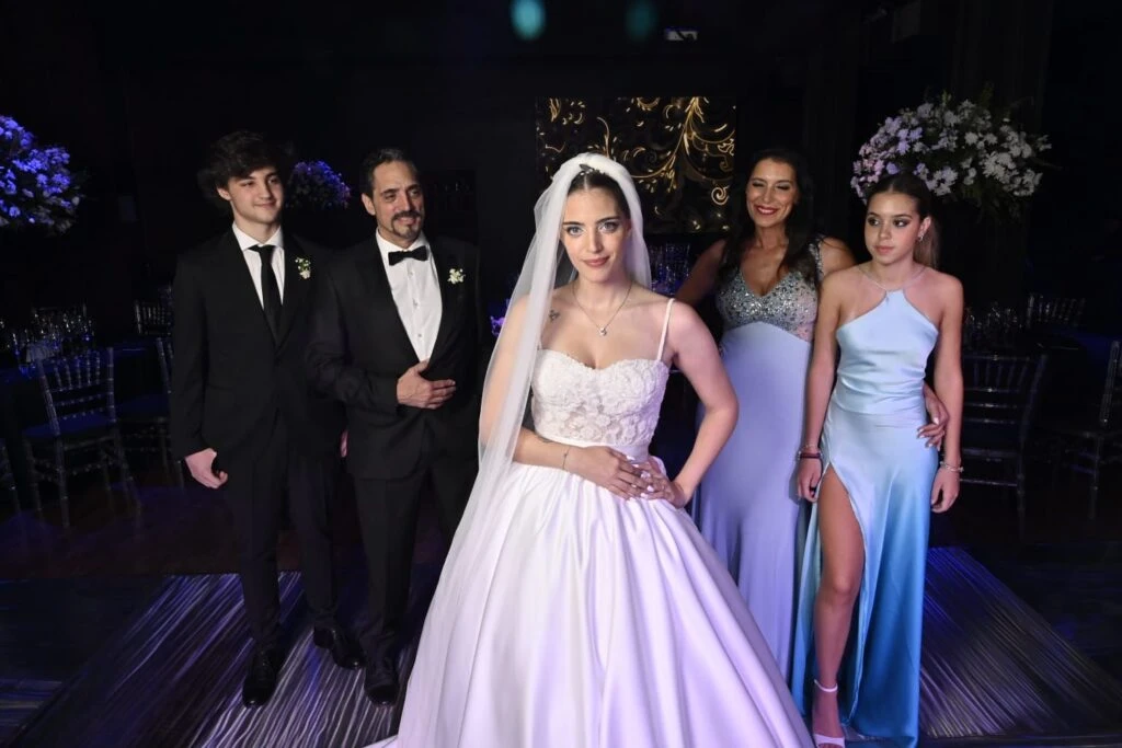 Las fotos del casamiento por iglesia de Macarena Fort y Tiago Demársico. Foto RS Fotos