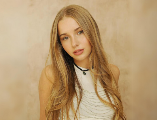 El look super trendy de Taína Gravier para la Semana de la Moda