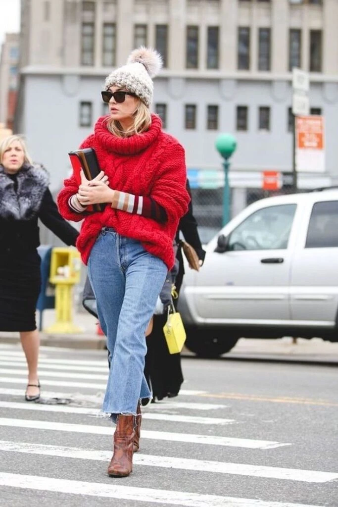 Guía de estilo: los suéteres rojos marcan tendencia en el street style