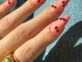 Cherry nails, la manicura más divertida que marca tendencia en el street style