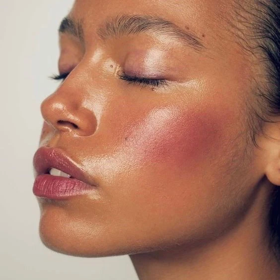 Cómo hacer el berry girl make up, el maquillaje que marca tendencia en la Gen-Z