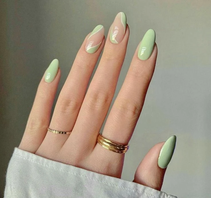 Light green nails, las uñas que marcan tendencia este invierno