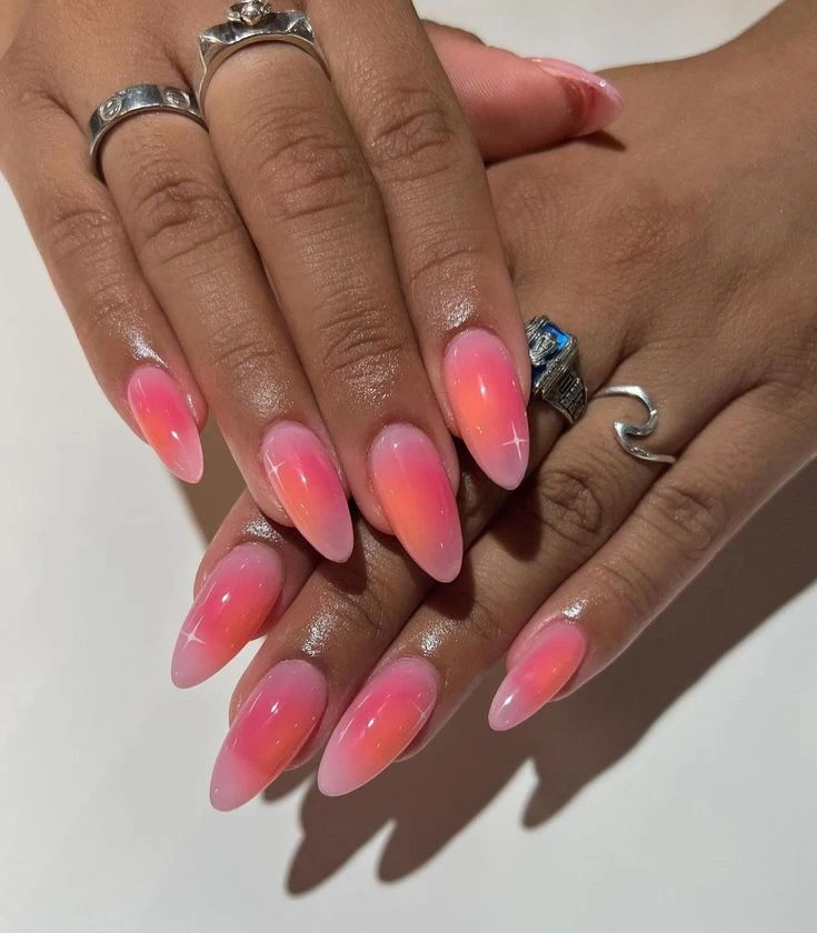 Aura nails, la manicura que enamora a la Gen-Z