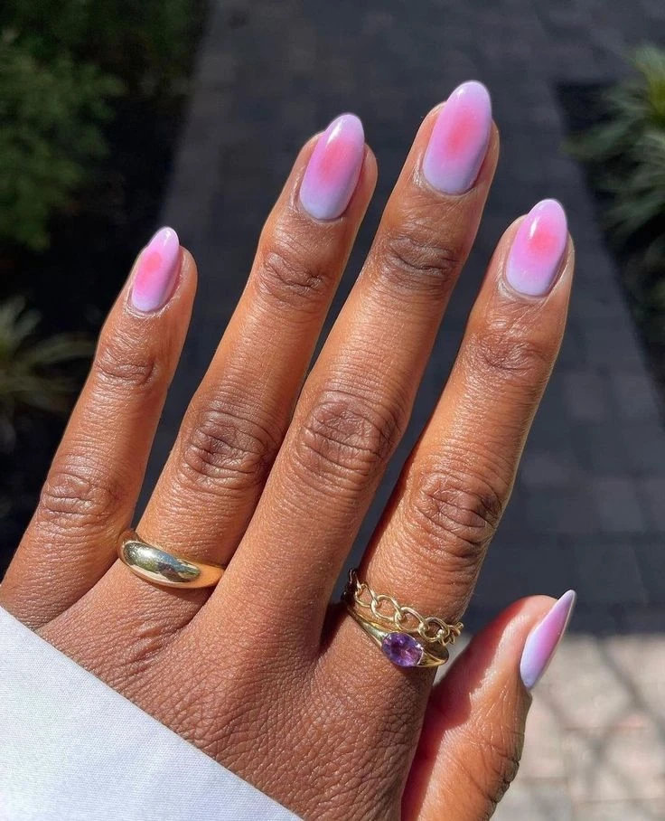 Aura nails, la manicura que enamora a la Gen-Z