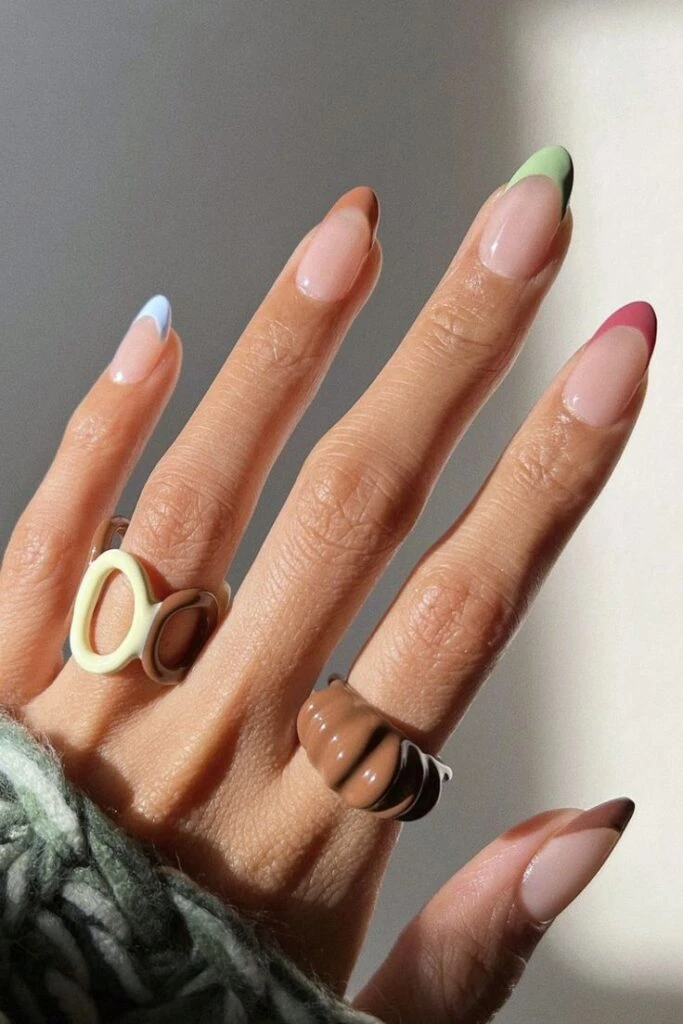 Colorful french tip nails, las uñas más coloridas que elige la Gen-Z