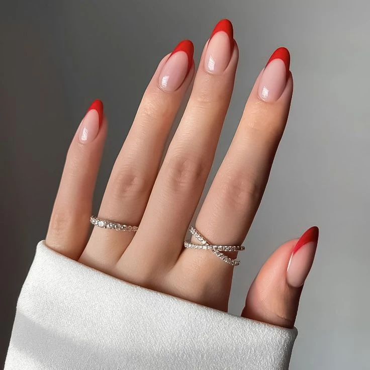 Colorful french tip nails, las uñas más coloridas que elige la Gen-Z