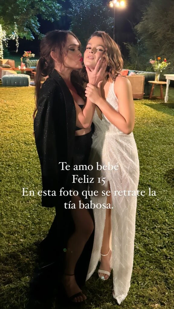 Muna Pauls con lali González en su fiesta de quince