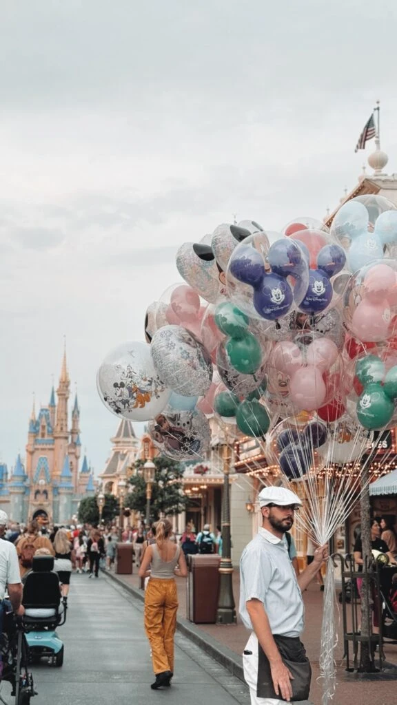 Las fotos del viaje de Cami Homs a Disney junto a sus hijos