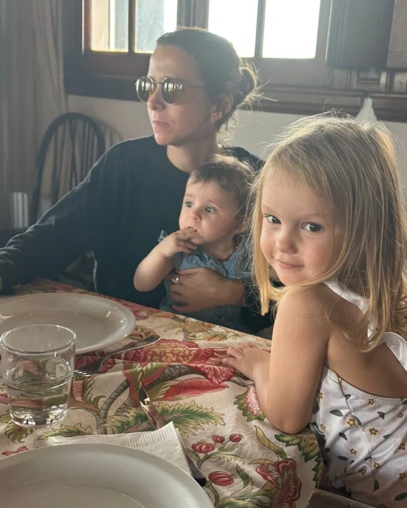 Las fotos inéditas del fin de semana en familia de Roberto García Moritán y Pampita en el Castillo Dahau