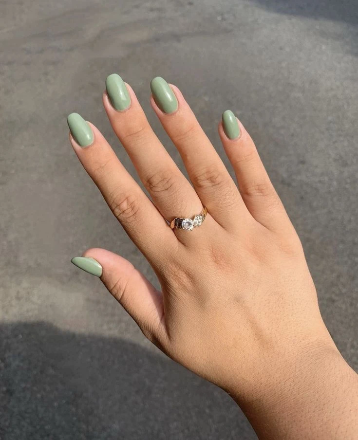 Light green nails, las uñas que marcan tendencia este invierno