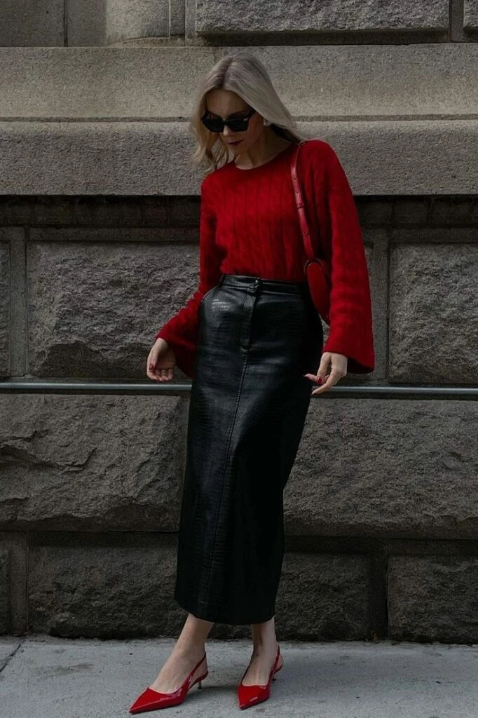 Guía de estilo: los suéteres rojos marcan tendencia en el street style