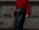 Guía de estilo: los suéteres rojos marcan tendencia en el street style